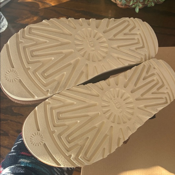 UGG Tan Suede Goldenstar Clog - Picture 6 of 9